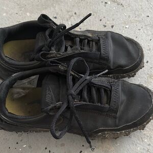 Nike Black Athletic Shoes Classic Low-Top Design